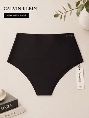 NWT • Calvin Klein • Second Skin Thong • Sz Large